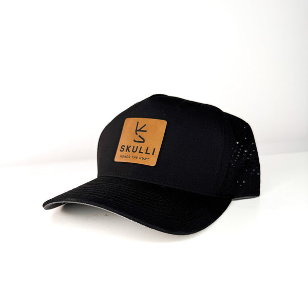 SKULLI PERFORMANCE HAT - BLACK/BUCKSKIN